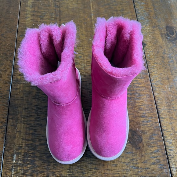 ✨SALE✨  Ugg pink bow boots ✨SALE✨ - Picture 2 of 7